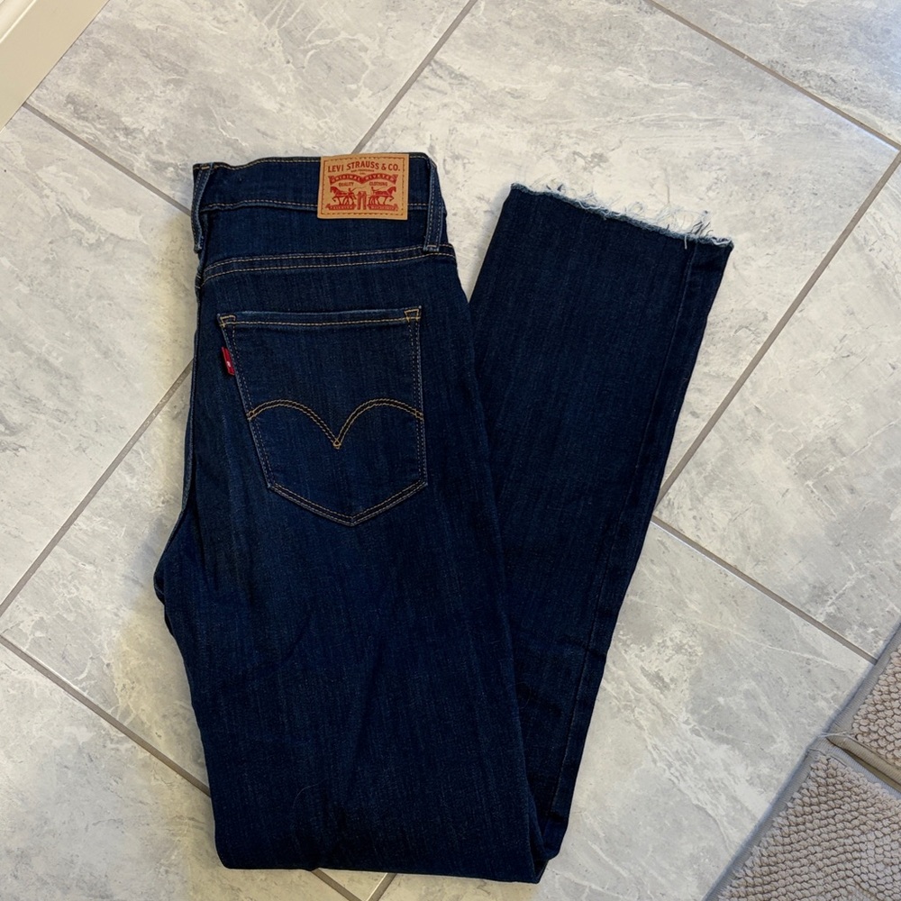 Levi's Women's 724 High Rise Straight Dark Blue Straight Leg Jeans